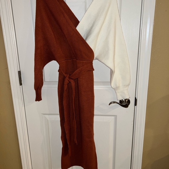 NWT Mona Colorblock Sweater Midi Dress Rust/Combo Size Small - Picture 3 of 9